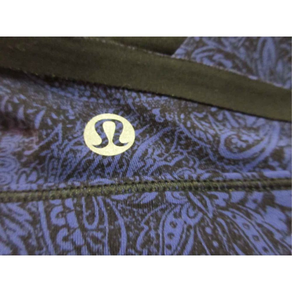 Lululemon workout bra blue paisley - Picture 3 of 4